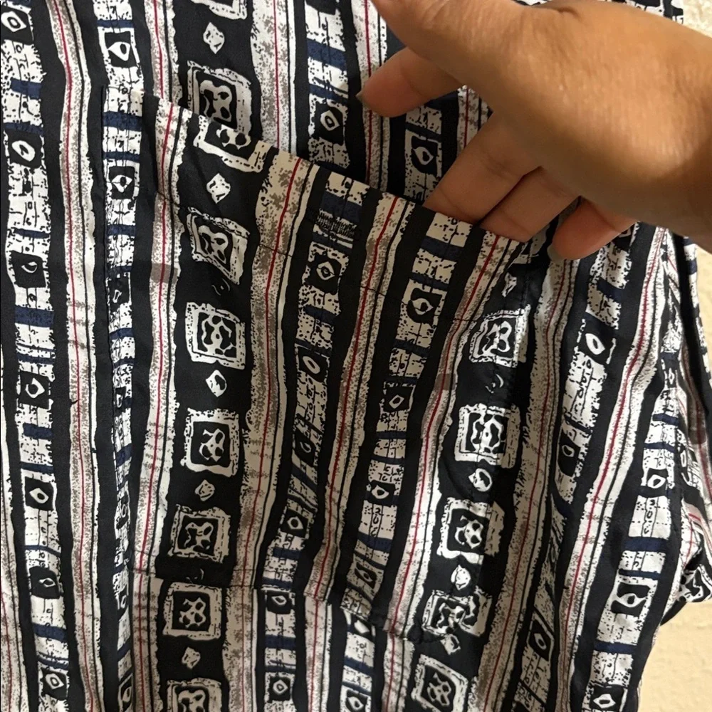 100% Silk Black and White Patterned Shirt - Picture 5 of 6